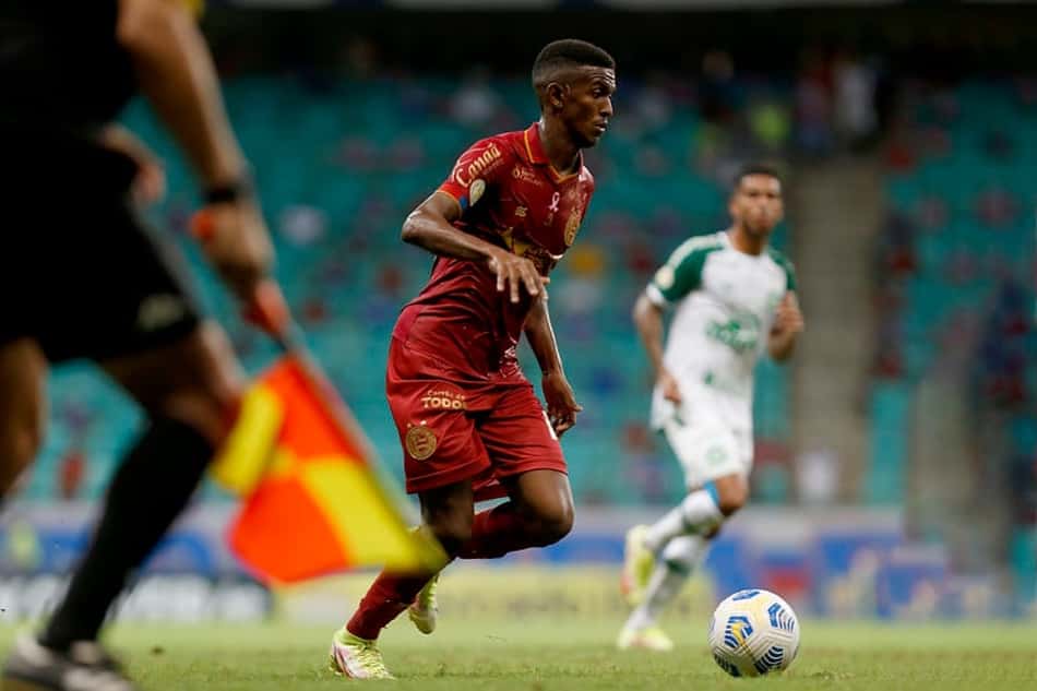 Lateral Douglas Borel comenta estreia pelo Bahia no Brasileirão