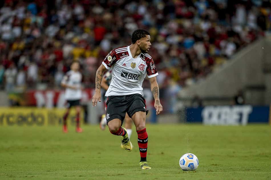 Vitor Gabriel deve ganhar mais minutos pelo Flamengo; conheça o jogador e veja como ele pode agregar
