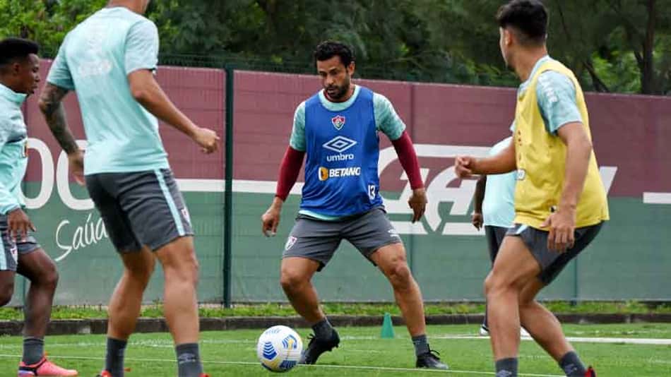 Retorno de Fred após duas semanas afastado marca treino do Fluminense; Bobadilla também se reapresenta