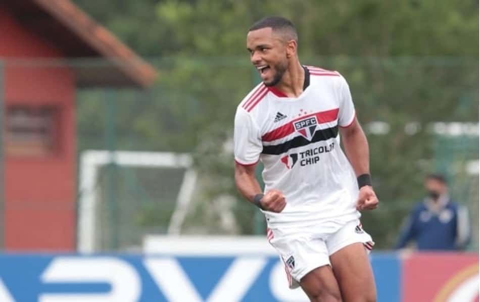 Com emoção e gol nos acréscimos, São Paulo derrota Athletico-PR e vai à semifinal do Brasileirão sub-20