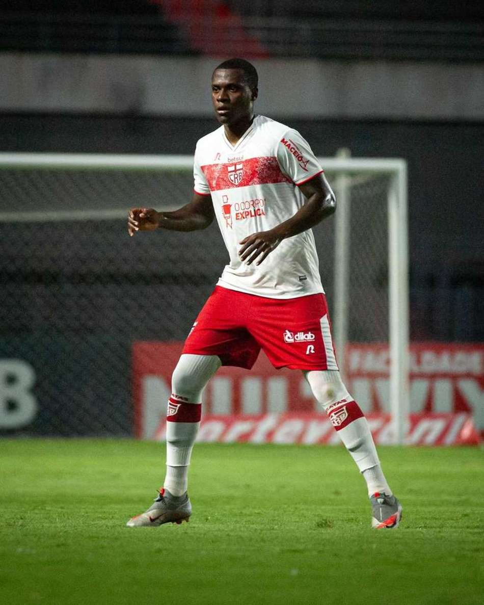 De volta ao CRB, Frazan analisa retorno e projeta reta final de temporada: 'Momento de definição'