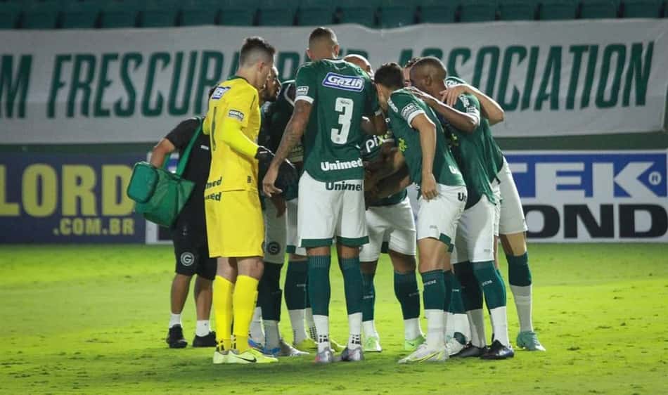 Adversário do Botafogo, Goiás passou por instabilidade recentemente e tem a melhor defesa da Série B