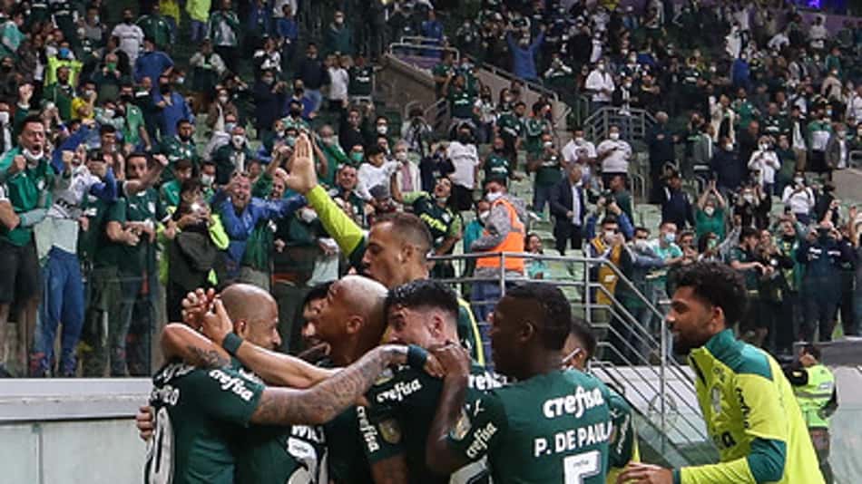 LANCE! Rápido: Palmeiras sobe na tabela do Brasileiro, calvário do Grêmio e título inédito no vôlei