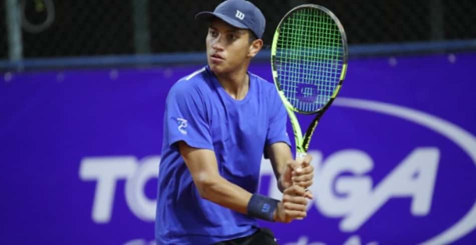 Paranaenses vencem na estreia na I Copa Icaro em Curitiba (PR)