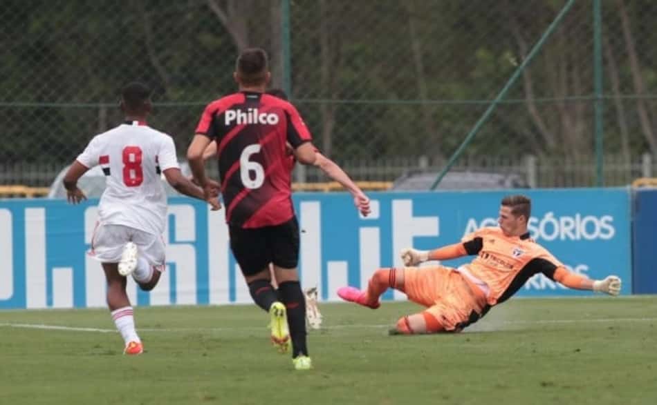 Felipe vibra com classificação do São Paulo à semifinal do Brasileiro sub-20: 'O elenco todo está de parabéns'