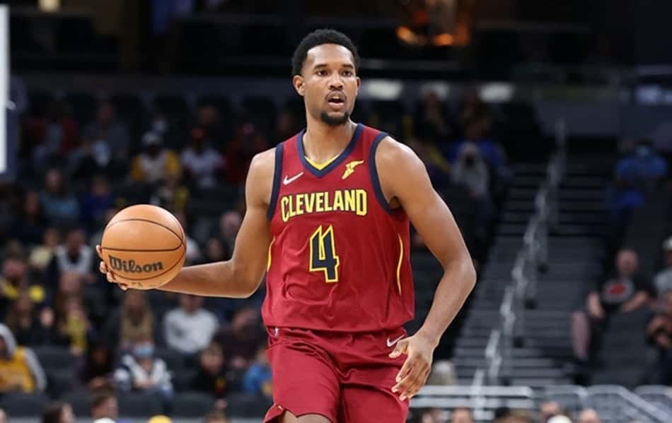 LeBron e Davis se rendem ao talento de Evan Mobley