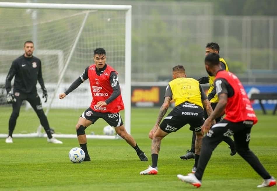Em novo passo de recuperação, Roni volta a treinar com o grupo e fica mais perto de reforçar o Corinthians