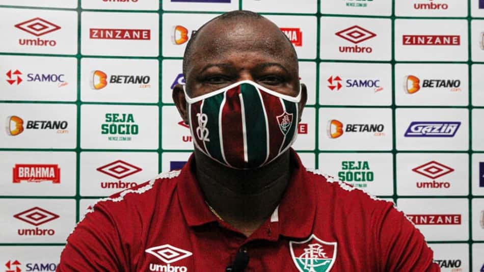 Marcão destaca comprometimento em derrota, mas lamenta gols em bons momentos do Fluminense