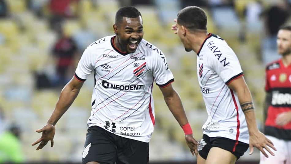 Flamengo leva três do Athletico, é eliminado da Copa do Brasil e vê torcida xingar Renato e pedir Jesus