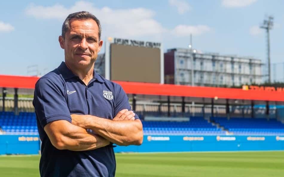 À espera de Xavi Hernández, Barcelona confirma técnico do time B como treinador interino