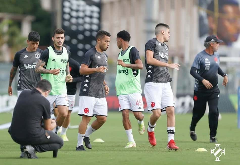 Em confronto direto, Vasco não terá Nene, mas conta com a força da torcida diante do CSA pela Série B