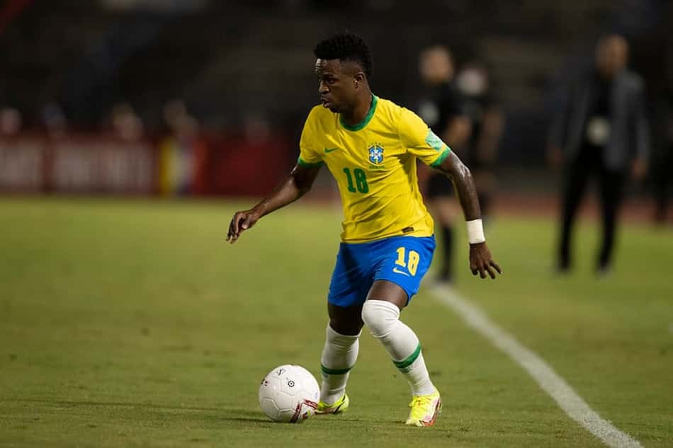 Tite convoca Vinícius Júnior para o lugar de Roberto Firmino na Seleção Brasileira