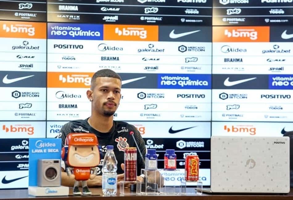 João Victor desconversa sobre renovação de GP com o Corinthians, mas diz: 'Jogador é quem decide'