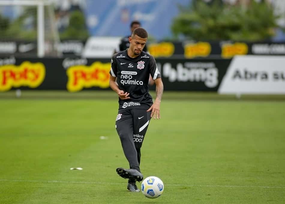 Confiante, João Victor lembra que já vinha bem no Atlético-GO: 'Não voltei ao Corinthians para ser um qualquer'