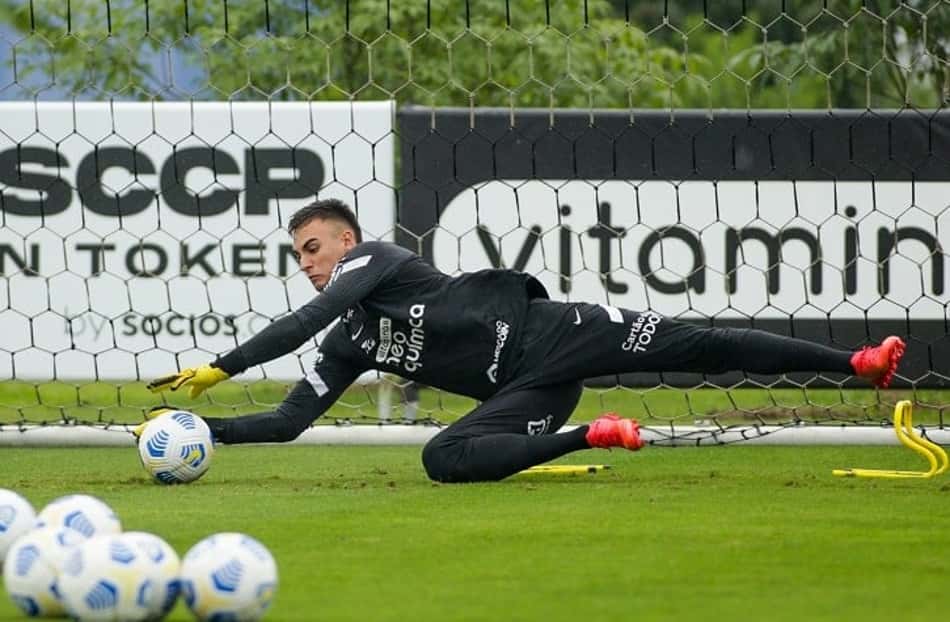 De volta ao time, João Victor confirma Donelli como substituto de Cássio no Corinthians