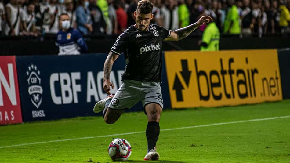 De férias no Brasil, lateral Zeca deixa seu futuro em aberto e não descarta retorno ao futebol brasileiro