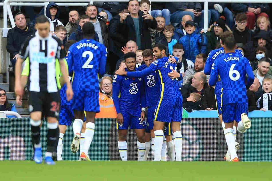 Com gols de Reece James e Jorginho, Chelsea vence o Newcastle e abre vantagem na liderança do Inglês