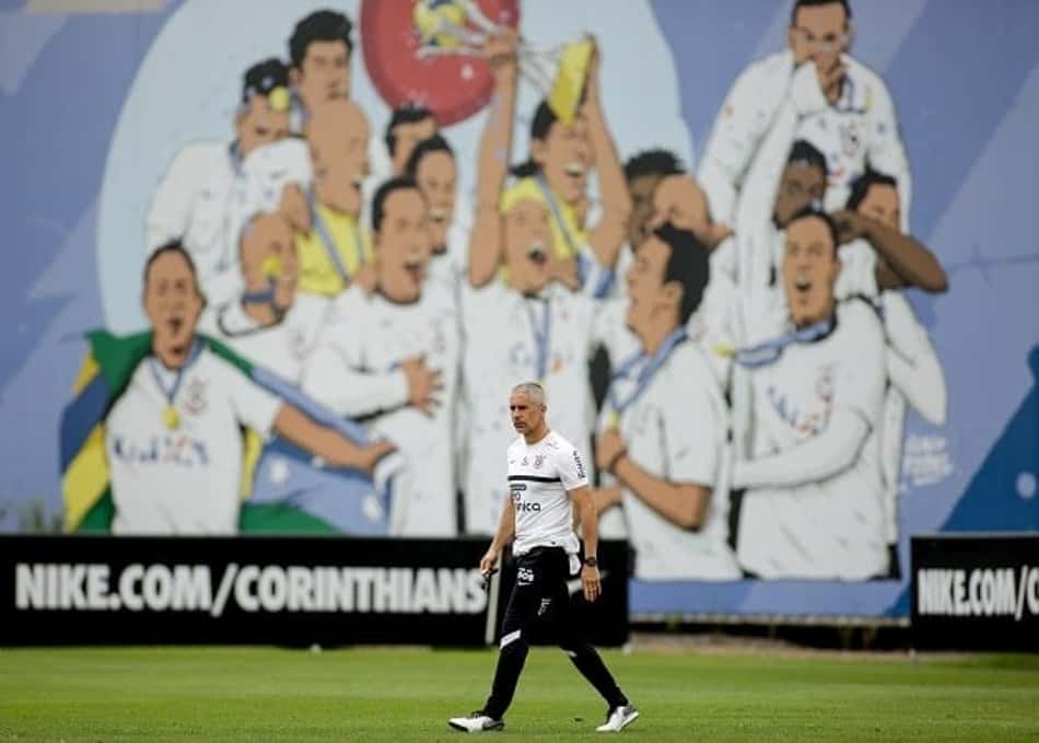 Sem Renato Augusto e com retorno de Cantillo, Corinthians faz penúltimo treino para enfrentar a Chapecoense