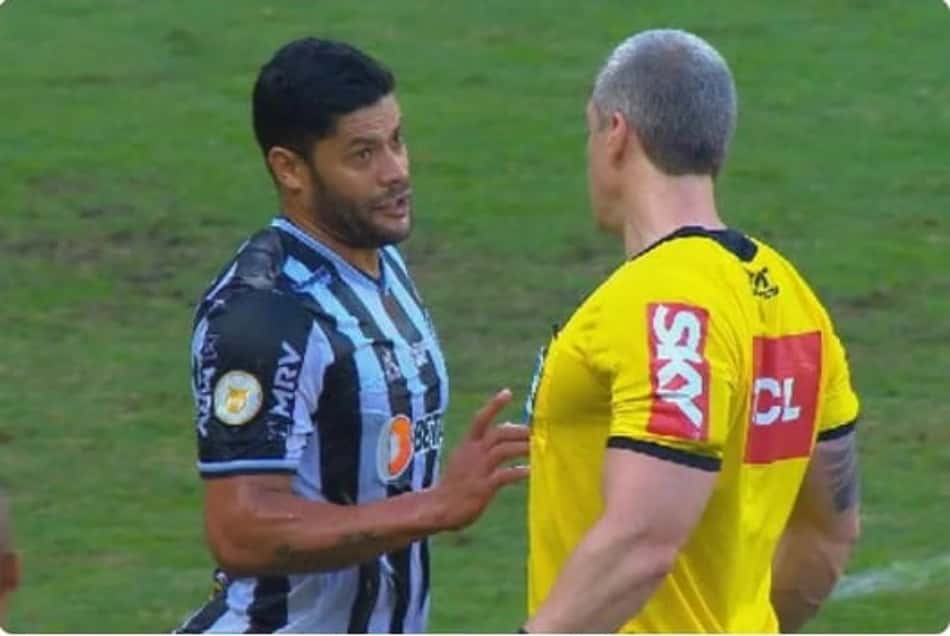 Flamengo vê 'atitude antidesportiva' de Hulk e envia ofício à CBF antes de duelo contra Atlético-MG