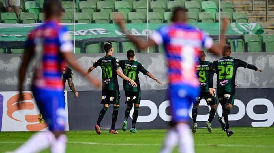 Em duelo equilibrado no Horto, América-MG vence o Fortaleza e se consolida no G10 do Brasileirão