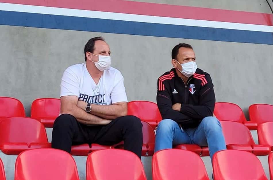 Rogério Ceni acompanha time sub-20 do São Paulo em vitória sobre o Flamengo, pelo Brasileiro