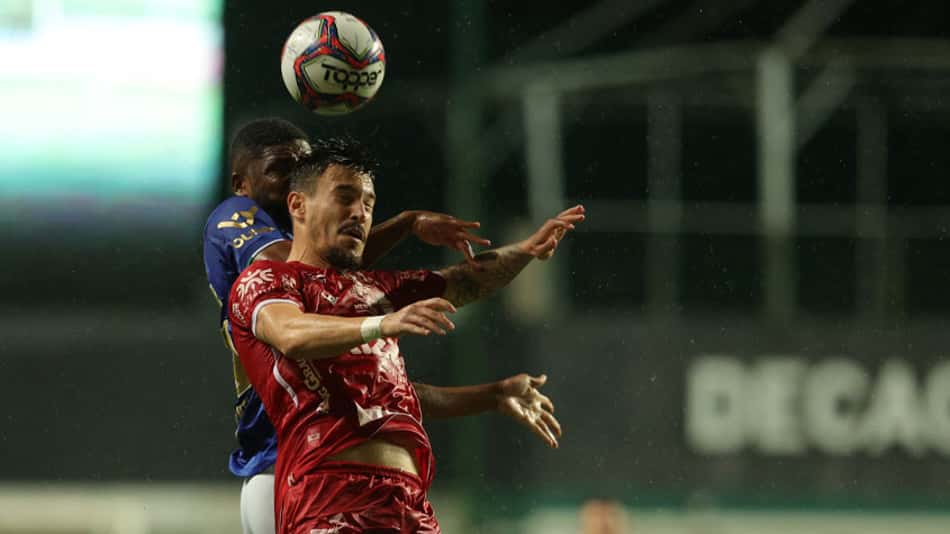 Cruzeiro e Vila Nova-GO ficam empatados pela Série B em noite de forte chuva em Belo Horizonte