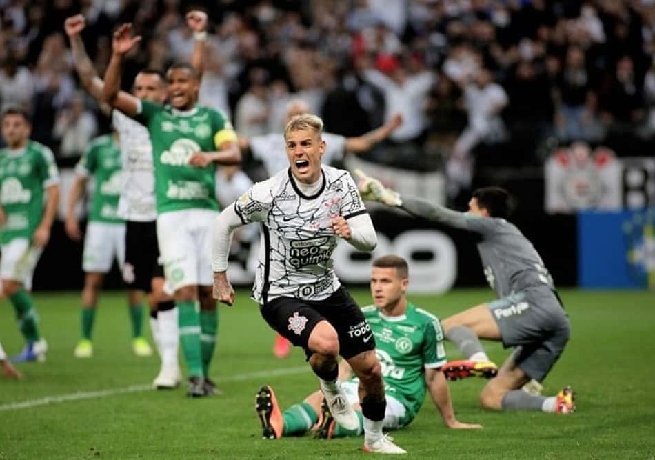 Róger Guedes comemora gol e vitória do Corinthians com a Arena lotada: 'A gente merecia esse resultado'