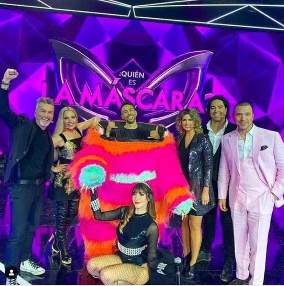 Mago cantor? Valdívia, ex-Palmeiras, aposta no axé em participação no 'The Masked Singer' chileno