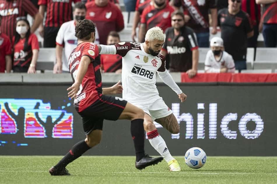 Complicou! Flamengo abre boa vantagem, mas 'apaga' no 2º tempo, e Athletico empata no fim