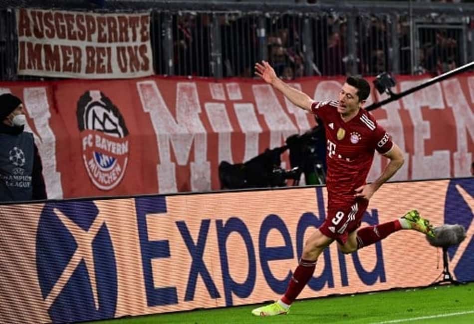 Com três gols de Lewandowski, Bayern bate o Benfica e avança ao mata-mata da Champions League