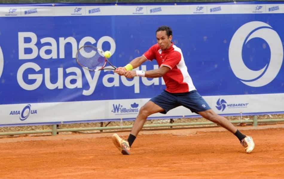 Daniel Silva vira e vai às oitavas em Guayaquil. Wild vence