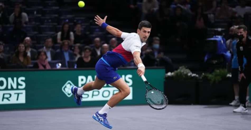 Djokovic vira piada na internet após ser retido no aeroporto