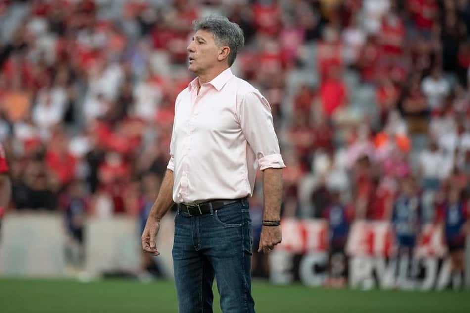 Renato detona atuação do VAR entre Athletico e Flamengo: 'Pode ter agressão? É o recado que mandaram'