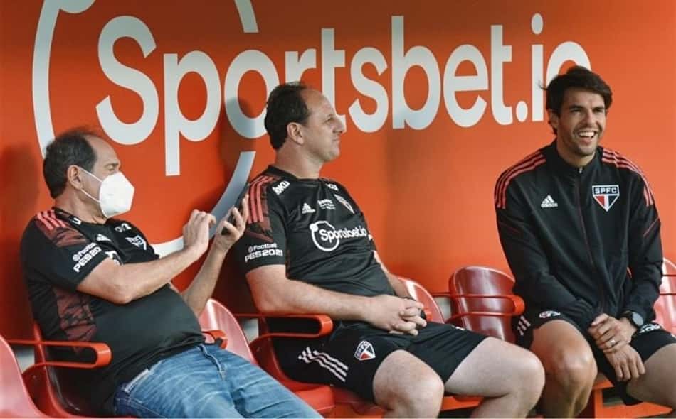 Se preparando para virar treinador, Kaká inicia período de observação com Rogério Ceni no São Paulo