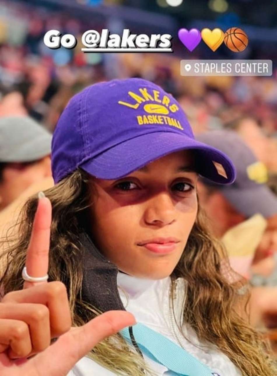 Rayssa Leal vê jogo do Lakers e tira onda com LeBron James: 'Tá ficando careca'