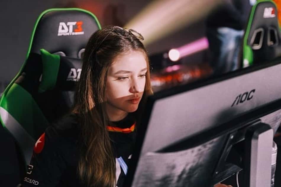 CS:GO: Aposentada, Gabs Freindorfer celebra classificação da FÚRIA para os playoffs do PGL Major Stockholm 2021