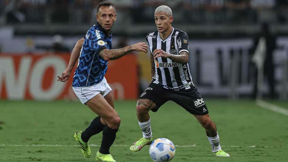 Pênaltis desnecessários complicam o Grêmio na briga contra o rebaixamento
