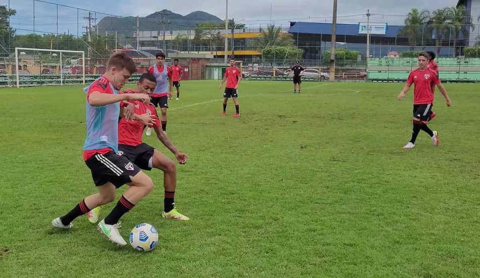 Sub-20 do São Paulo fecha preparação para encarar o Flamengo na volta da semifinal do Brasileiro