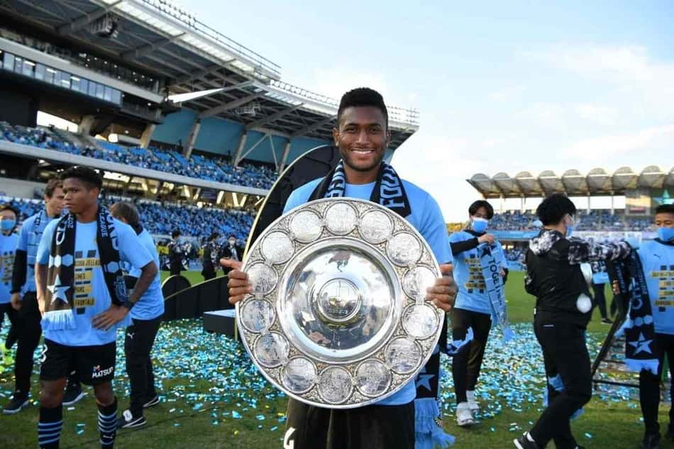Com gol do título, Jesiel comemora bicampeonato da J-League com o Kawasaki Frontale, do Japão