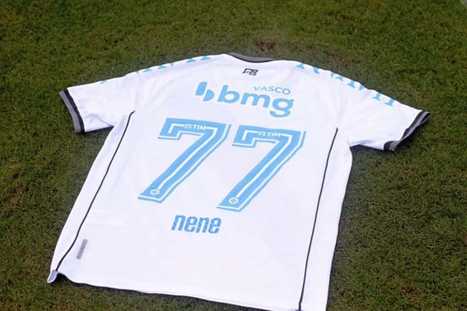 Vasco usará uniforme em apoio ao Novembro Azul na partida contra o Guarani; camisas serão leiloadas