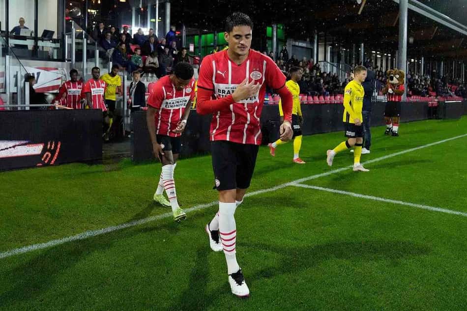 Luís Felipe, do PSV, enaltece amadurecimento no futebol holandês