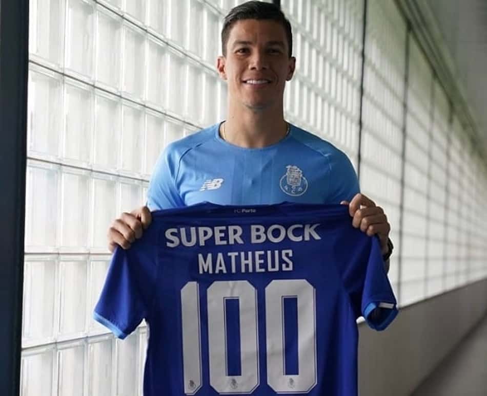 Jogador do Porto comemora marca relevante pelo clube