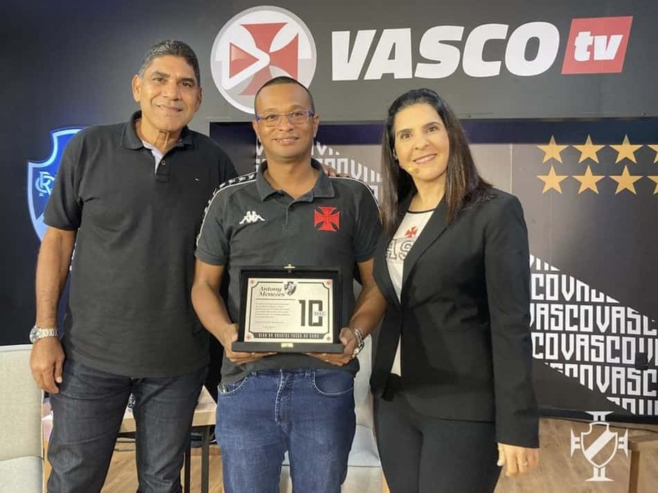 Futebol Feminino: Treinador Antony Menezes recebe homenagem pelos seus 10 anos de Vasco
