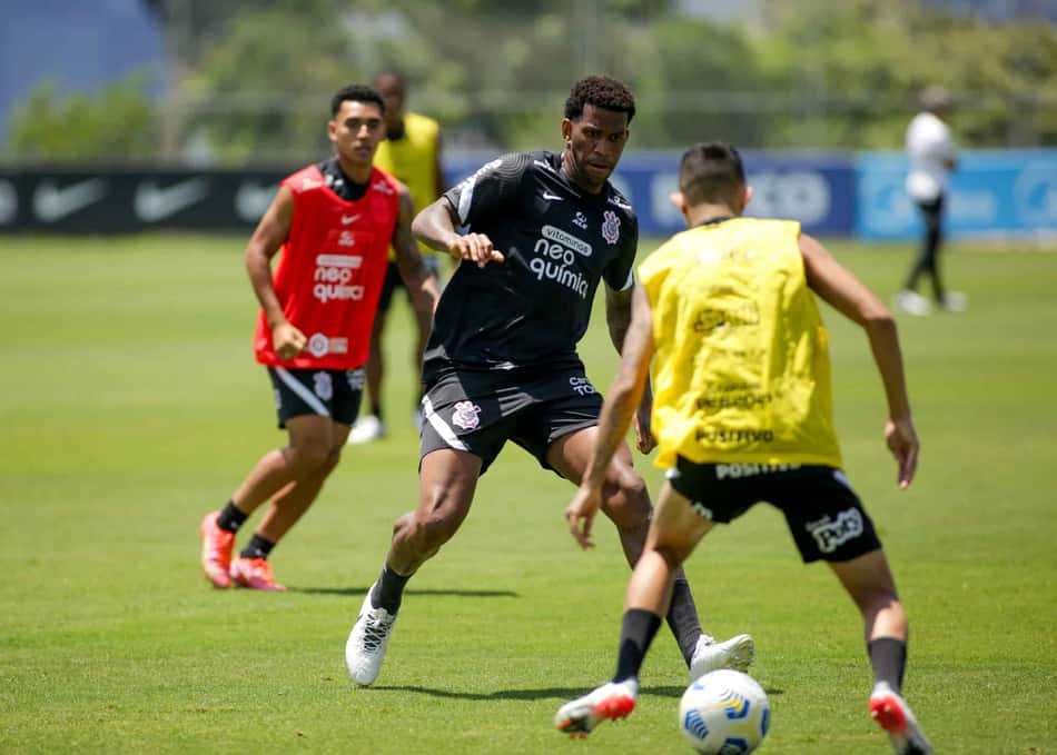 Com trabalhos de movimentação e posicionamento, Corinthians encerra preparação para encarar o Fortaleza