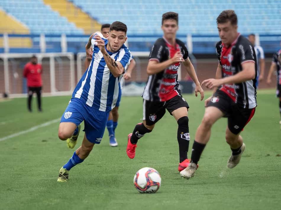 Após dar assistências, ponta do Avaí Sub-20 projeta decisão: 'Ajudar minha equipe a conquistar o título'