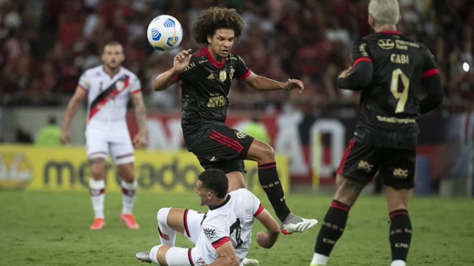 Milton Neves questiona VAR em vitória do Flamengo: 'Ficou claro a preferência pelo Rubro-negro'