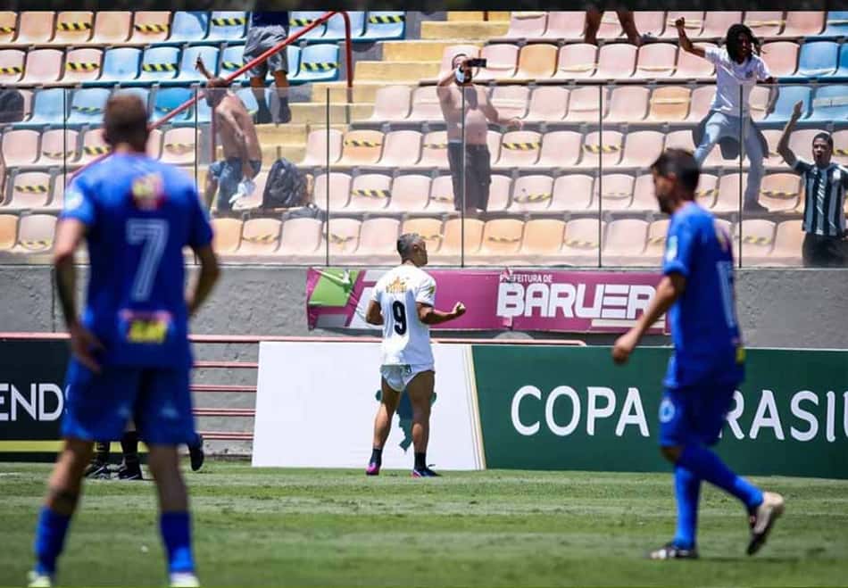Com show de Dodô, Santos vence o Cruzeiro e está nas semifinais da Copa Brasil WLegends