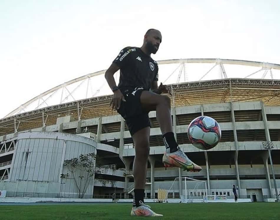 Botafogo tem desfalques de Chay e Barreto contra o Vasco; veja provável escalação da equipe para clássico