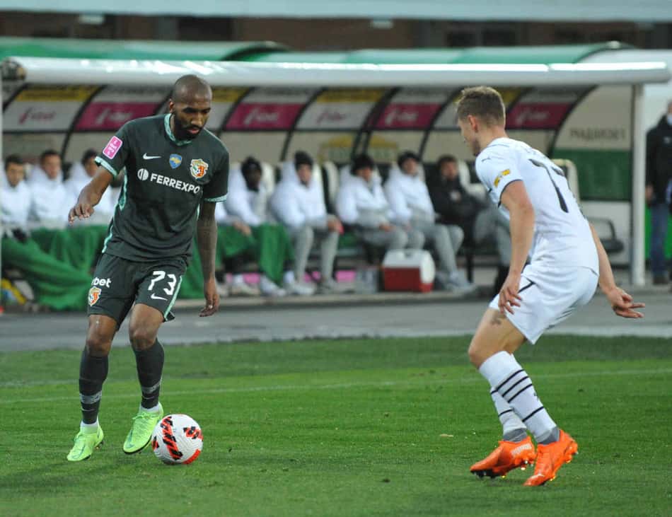 Brasileiro relata ter sido vítima de racismo em partida do Campeonato Ucraniano contra o Dínamo de Kiev
