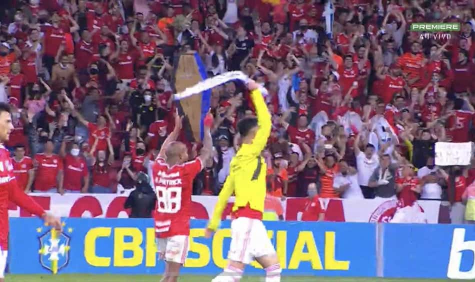 Edenilson lamenta confusão após Gre-Nal 434: 'não é bom para o espetáculo'
